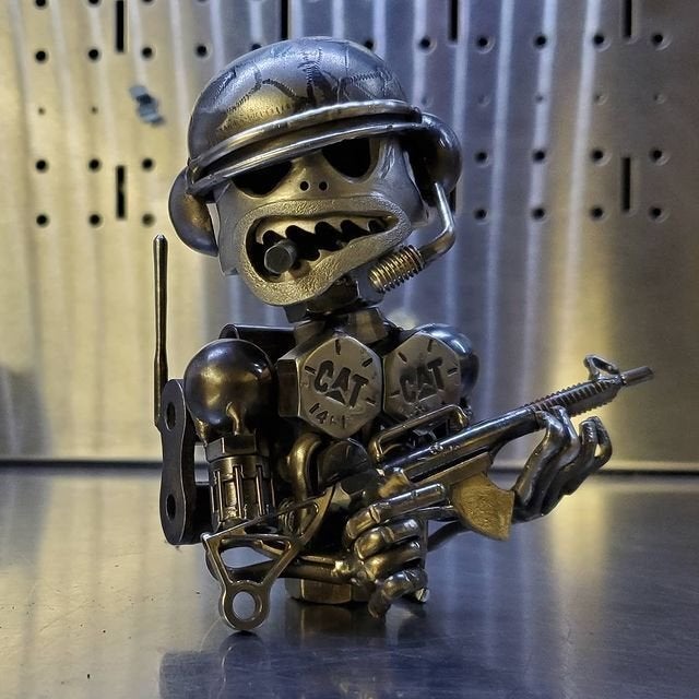 Owronline - Metal Standing Warrior Sculpture 🤖 Handmade-Piston Man - owronline