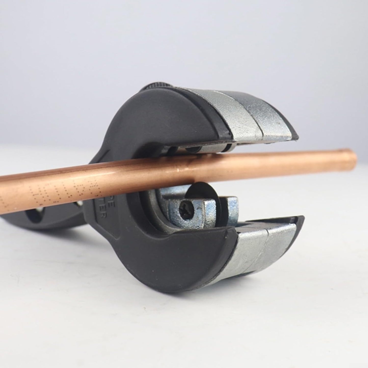 Ratcheting Tubing Cutter