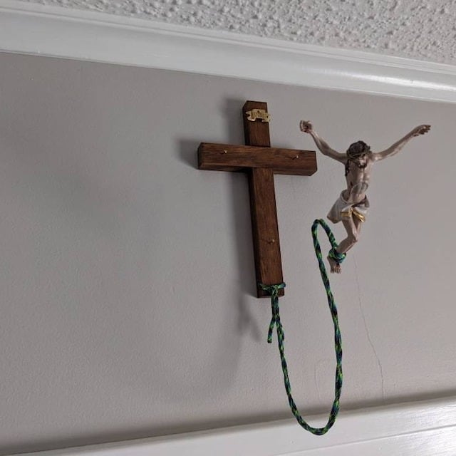 Owronline - Bungee Jumping Jesus - owronline