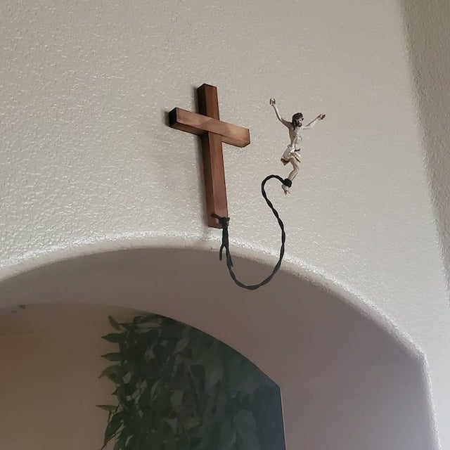 Owronline - Bungee Jumping Jesus - owronline