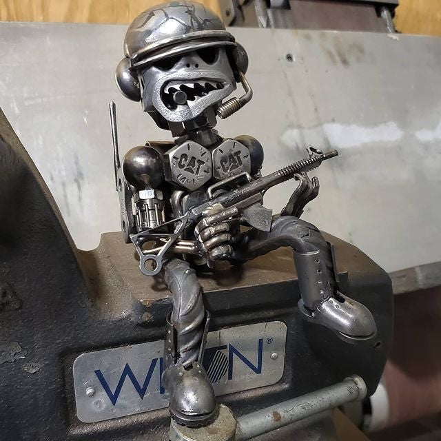 Owronline - Metal Standing Warrior Sculpture 🤖 Handmade-Piston Man - owronline
