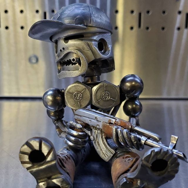 Owronline - Metal Standing Warrior Sculpture 🤖 Handmade-Piston Man - owronline