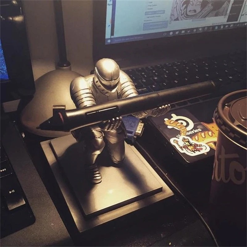 Owronline - Elegant and Noble Knight Pen Holder