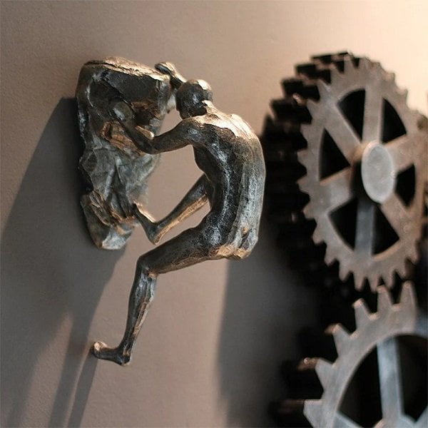 OWRONLINE - Climber Sculpture