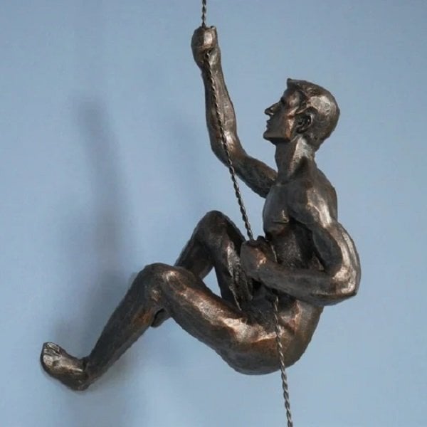 OWRONLINE - Climber Sculpture