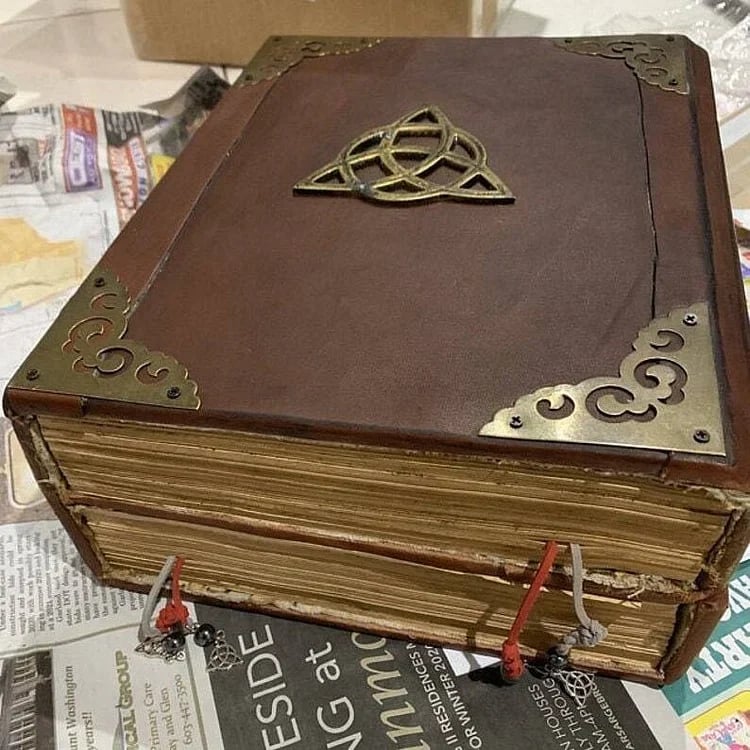 Owronline - DELUXE Charmed BOOK OF SHADOWS