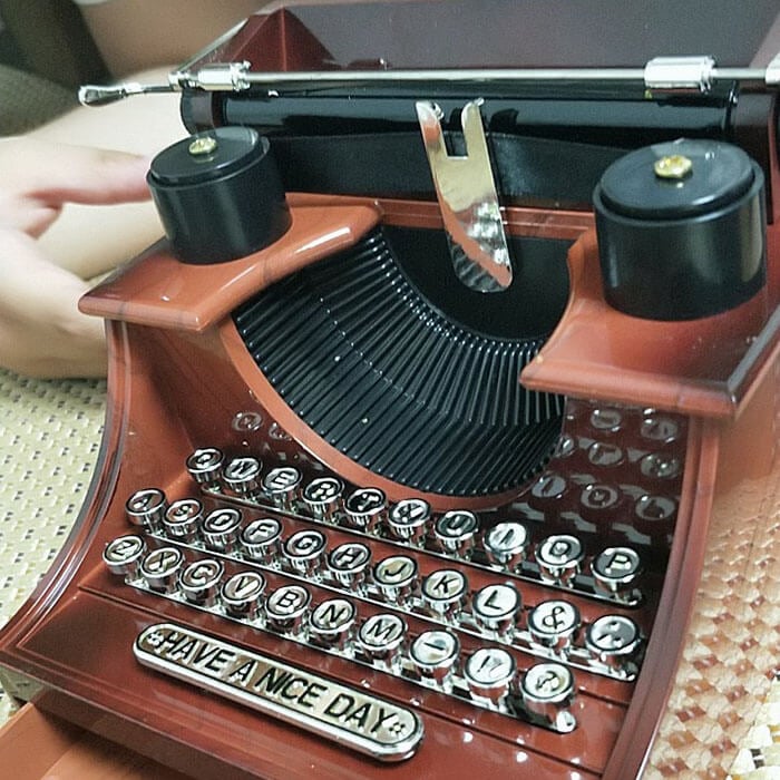 Owronline - Premium Sewing Machine Music Box