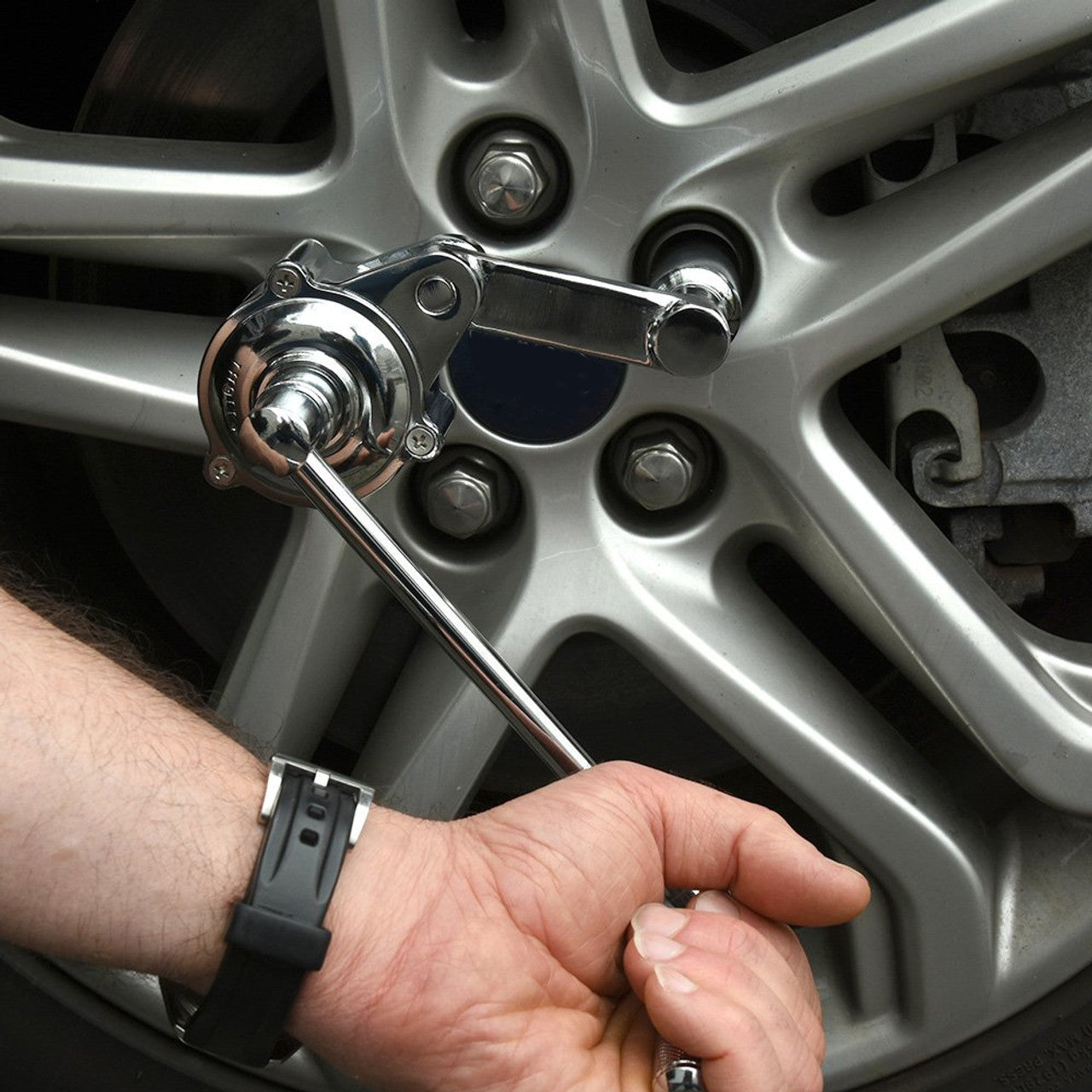 Owronline - Geared Lug Nut Remover