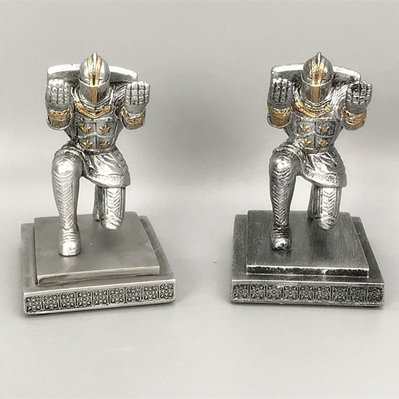 Owronline - Elegant and Noble Knight Pen Holder