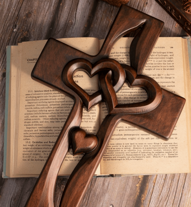 Owronline - Intertwined Heart Wooden Cross(6.3*9.8 in)